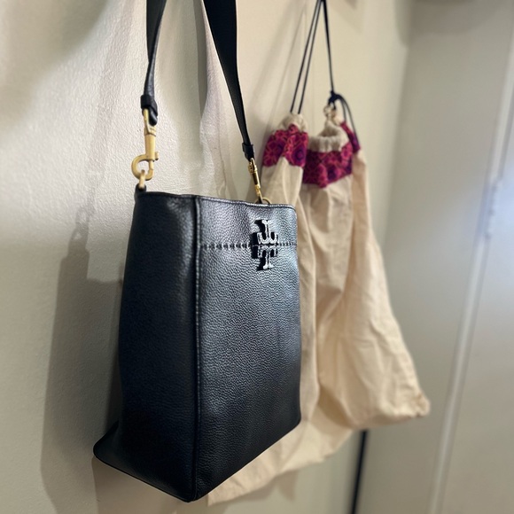 Pebbled leather, with hand-sewn pick stitching, Tory Burch McGraw Hobo handbag. - Picture 3 of 4